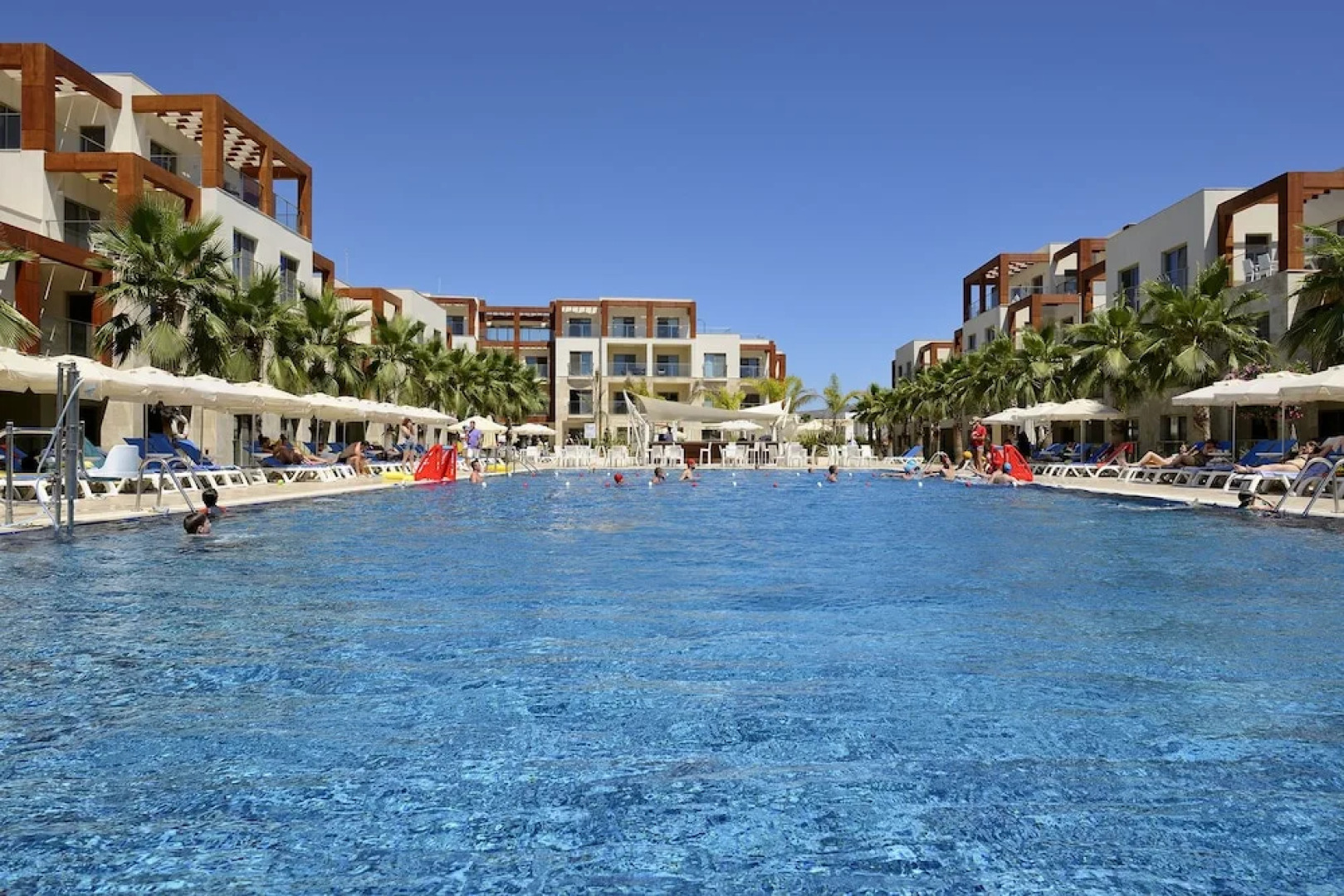 La Local Suites & Spa