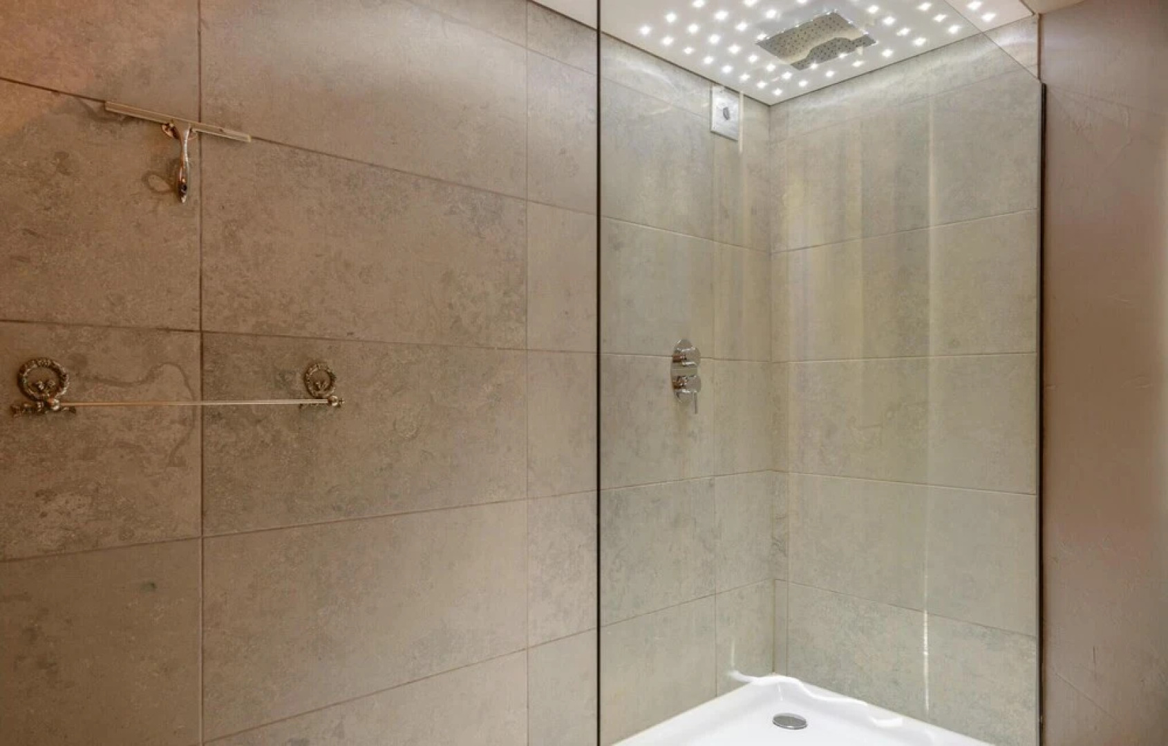 Amazing Home in Wijtschate With 3 Bedrooms and Wifi