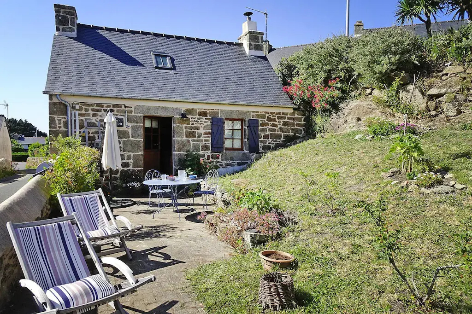 Charming Holiday Home Near the Beach, Locquemeau