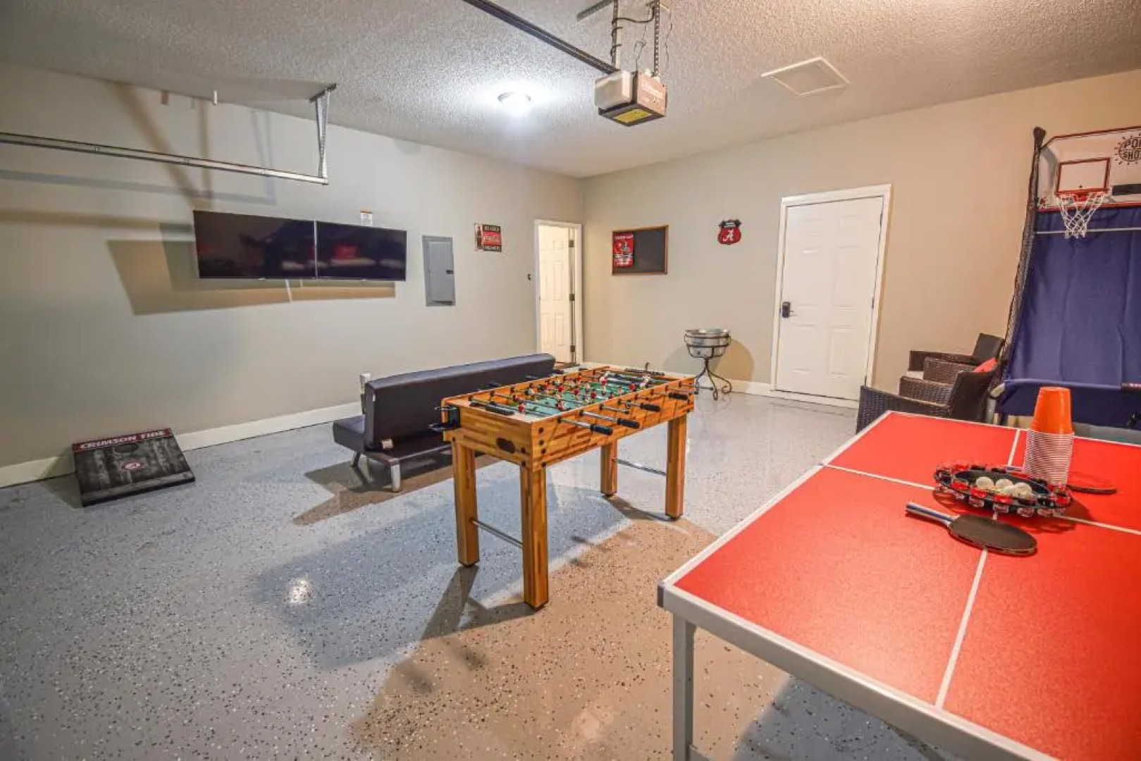 The Crimson Retreat Only 5 Miles to the Stadium BBQ Coffee Games