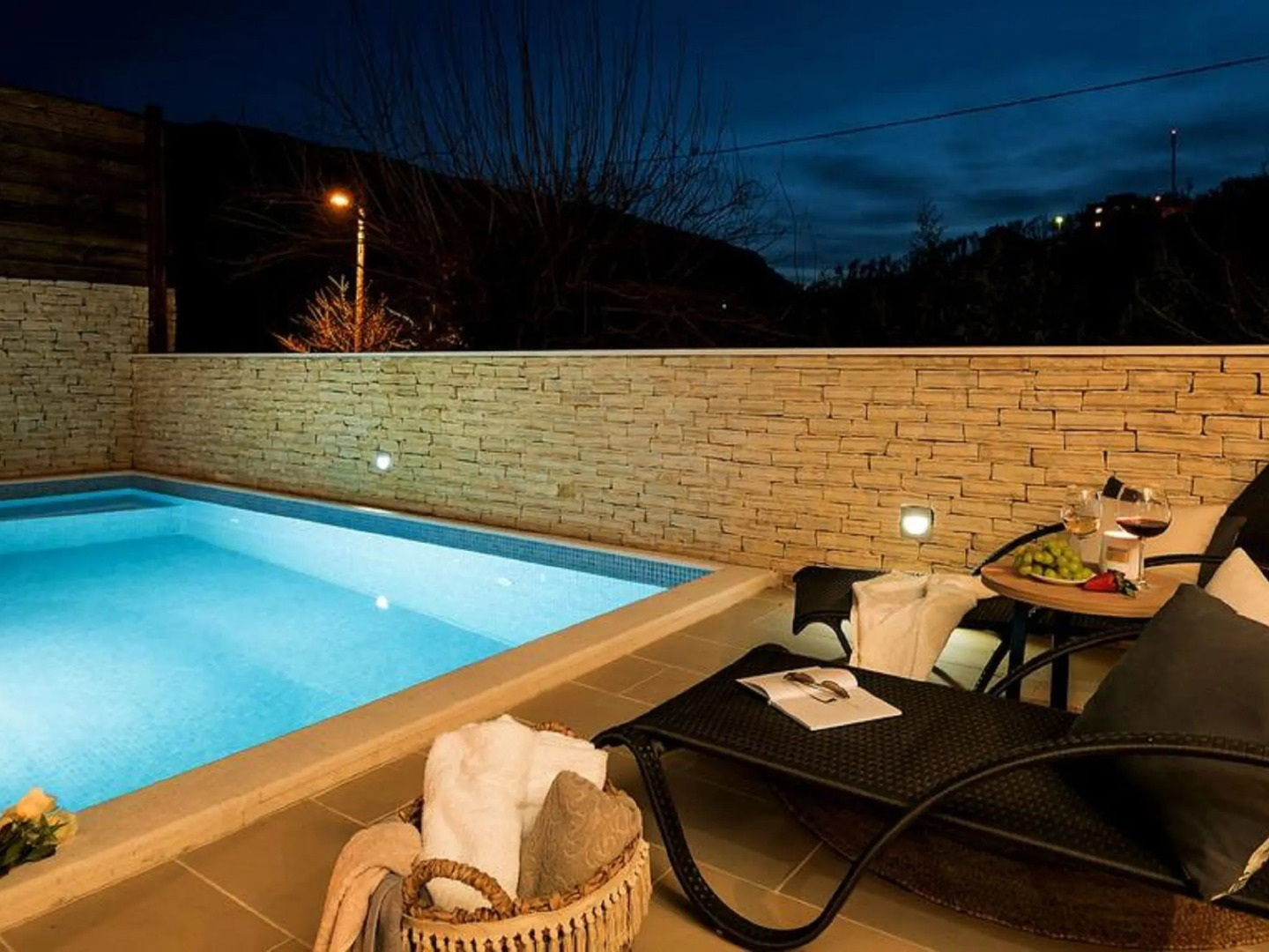Luxury Villa Lelu With Heated Saltwater Pool, Parking, High Speed Internet, Bbq, el. car Charge T2