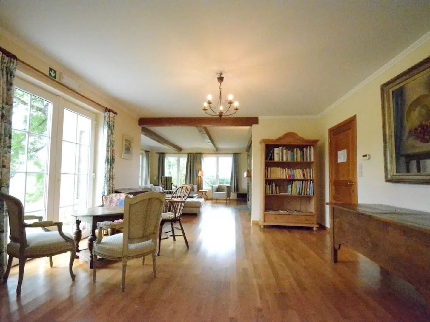 Spacious Villa Near Lesse