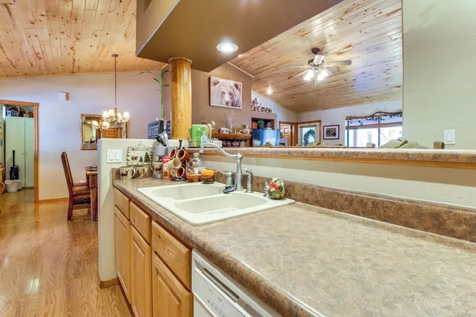 Near Hiking Trails: Heber-overgaard Haven w/ Deck!