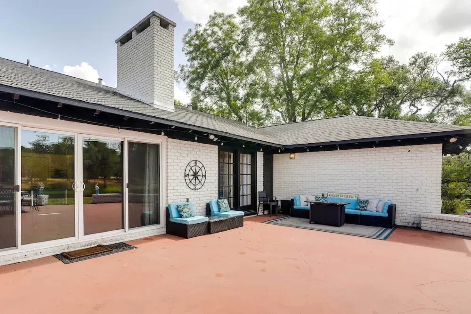 Indoor Pool: Peaceful Oasis in Hitchcock!