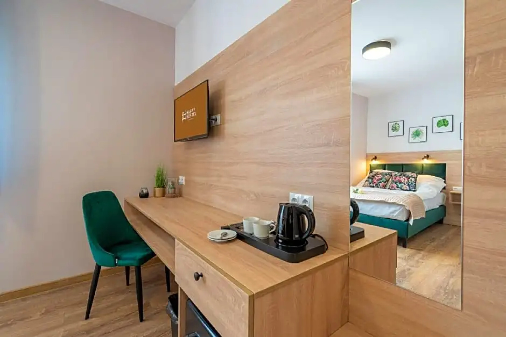 Happy Hostel & Apartments