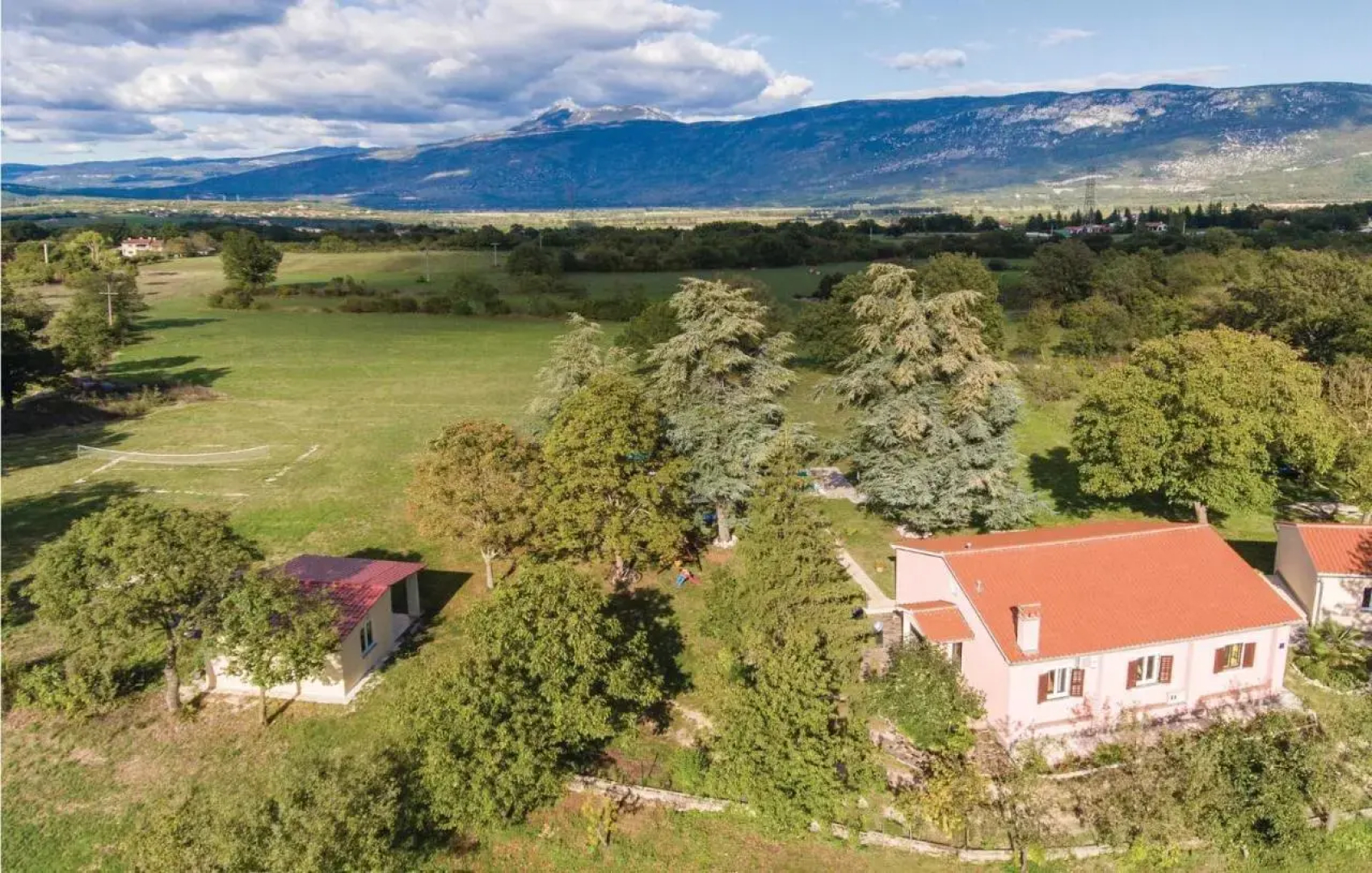 Three-Bedroom Holiday home Krsan with an Outdoor Swimming Pool 07