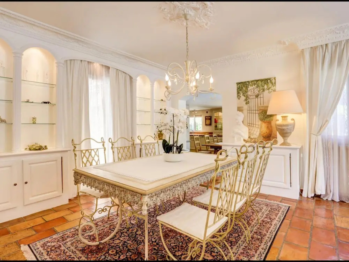 Lavish Villa in Mouans-sartoux With Sauna