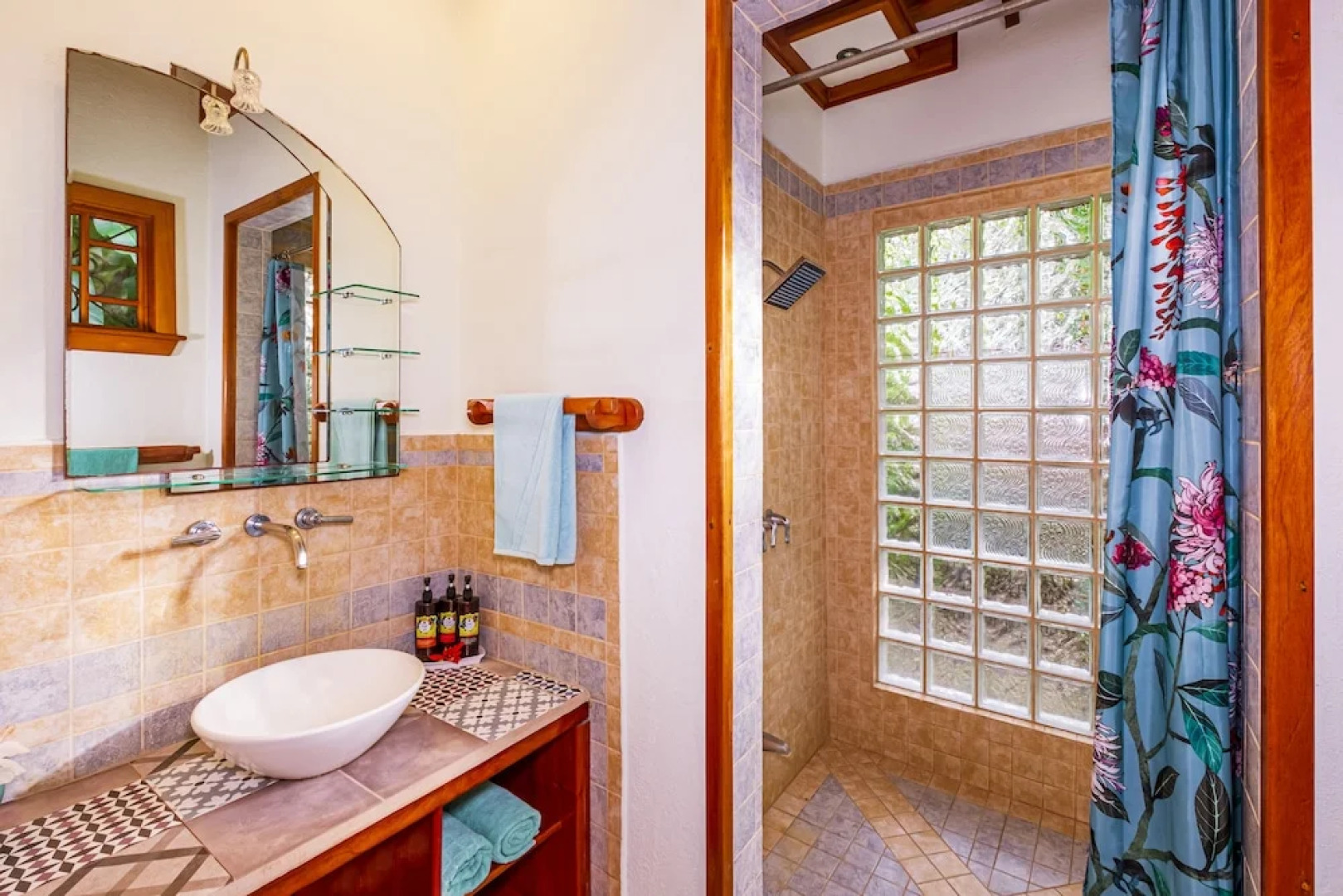 El Nido Jungle Lodge