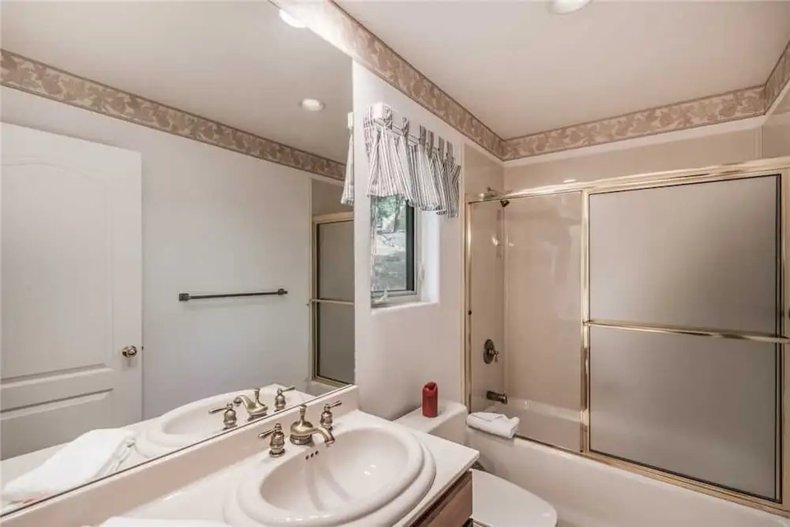 Partridge Home - Six Bedroom Cabin with Hot Tub