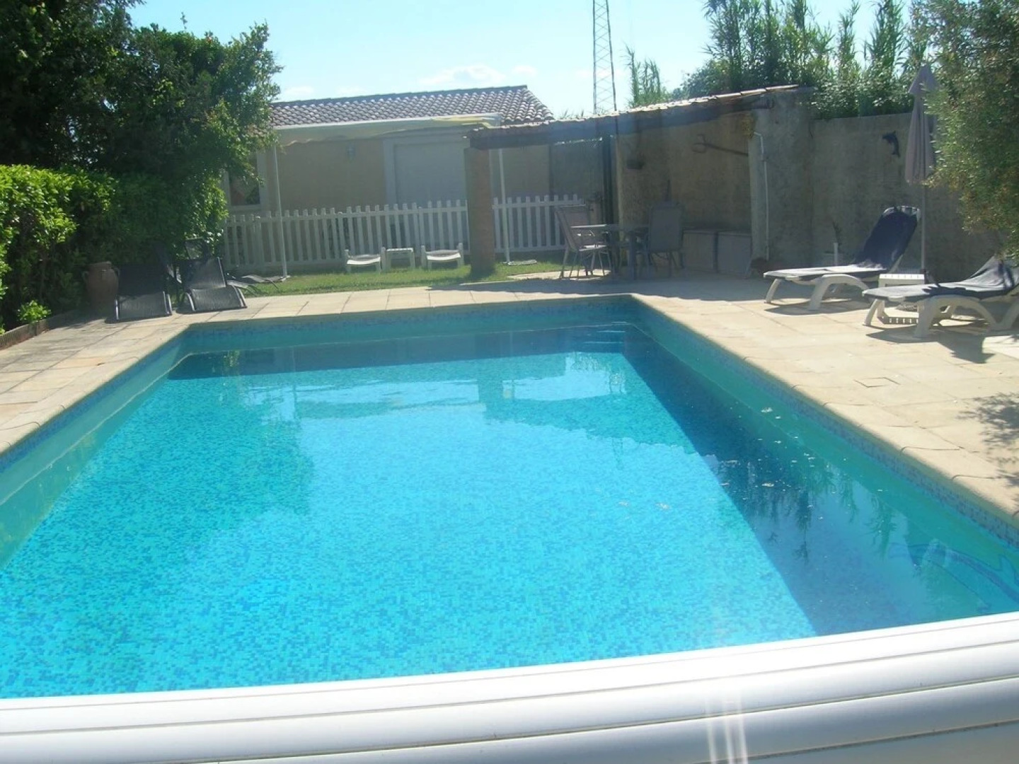 Bright Apartment With one Bedroom in Robion, With Pool Access, Enclose