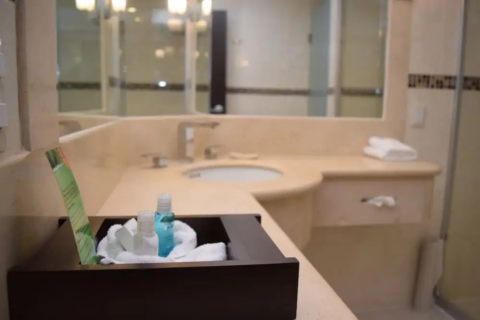 Astur Hotel y Suites