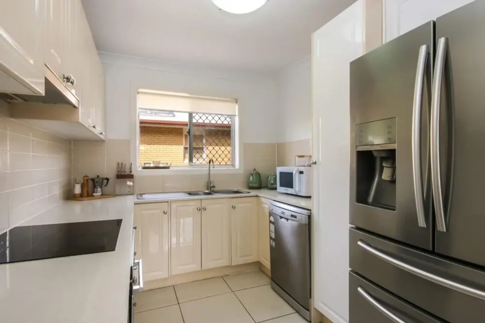 Contemporary 2 Bedroom Beachfront Apartment