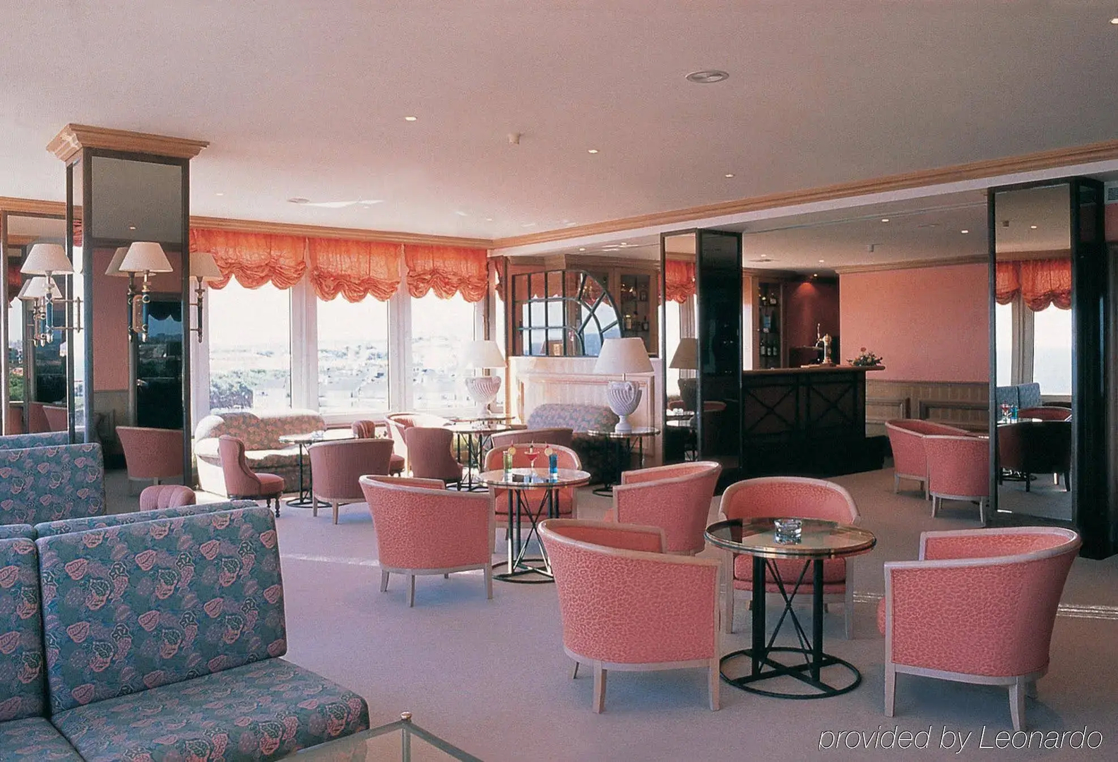 Carcavelos Beach Hotel