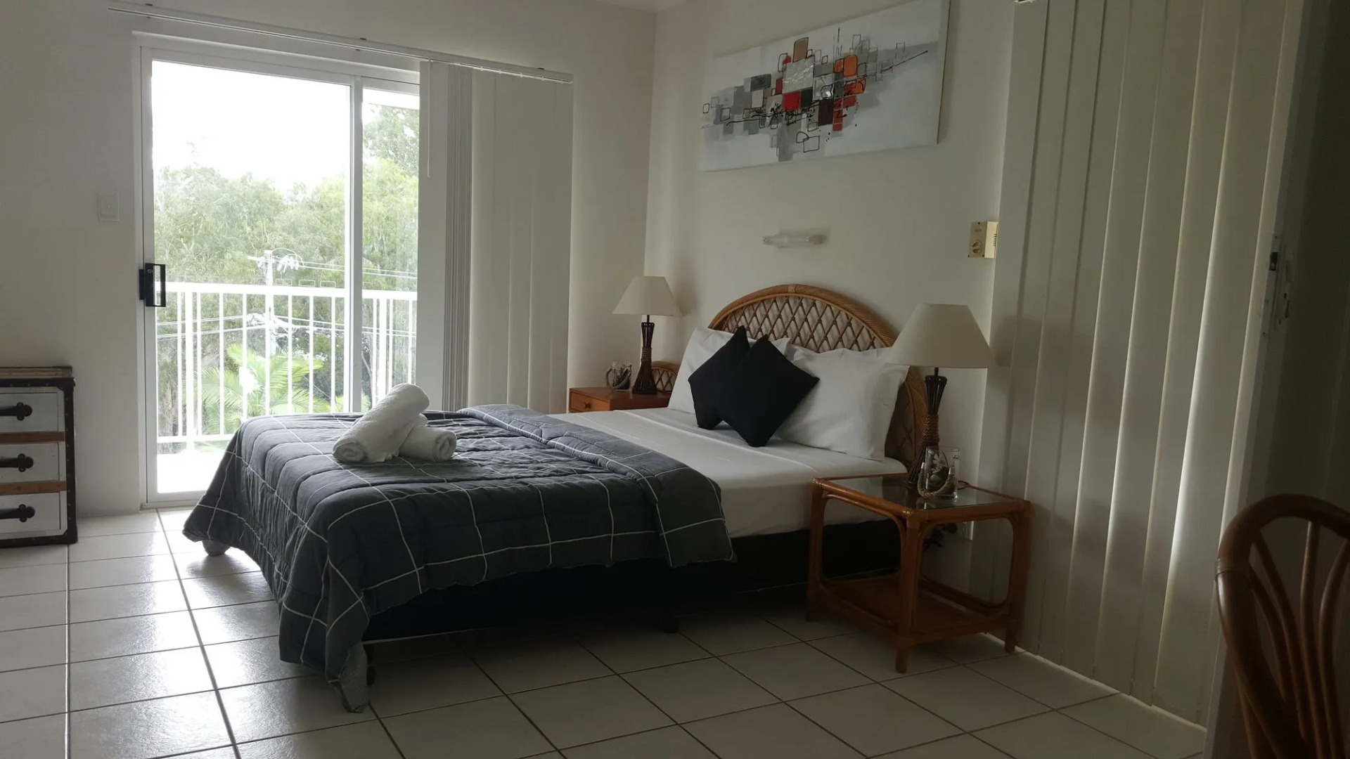 Golden Sands Beachfront Apartment Resort