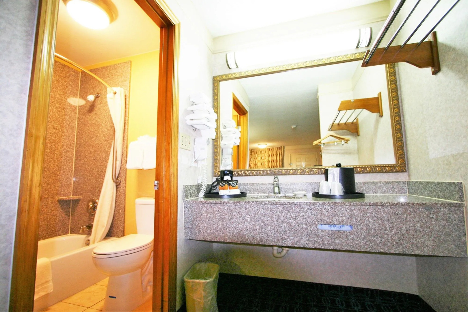 Deluxe Inn Fayetteville - I-95 Exit 49