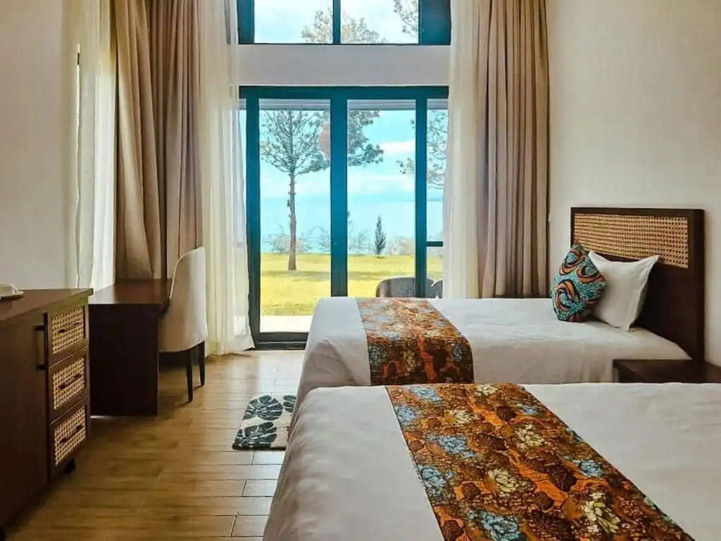 Eben Lake Kivu Cottages and Villas