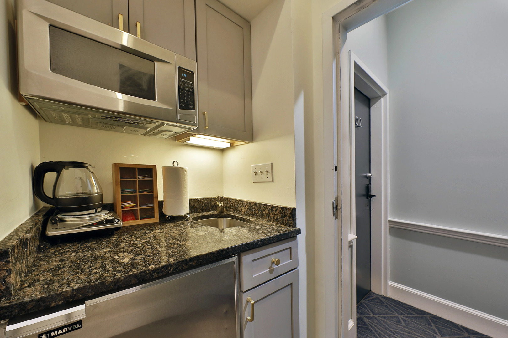 Spacious Studio With Fast Wifi!