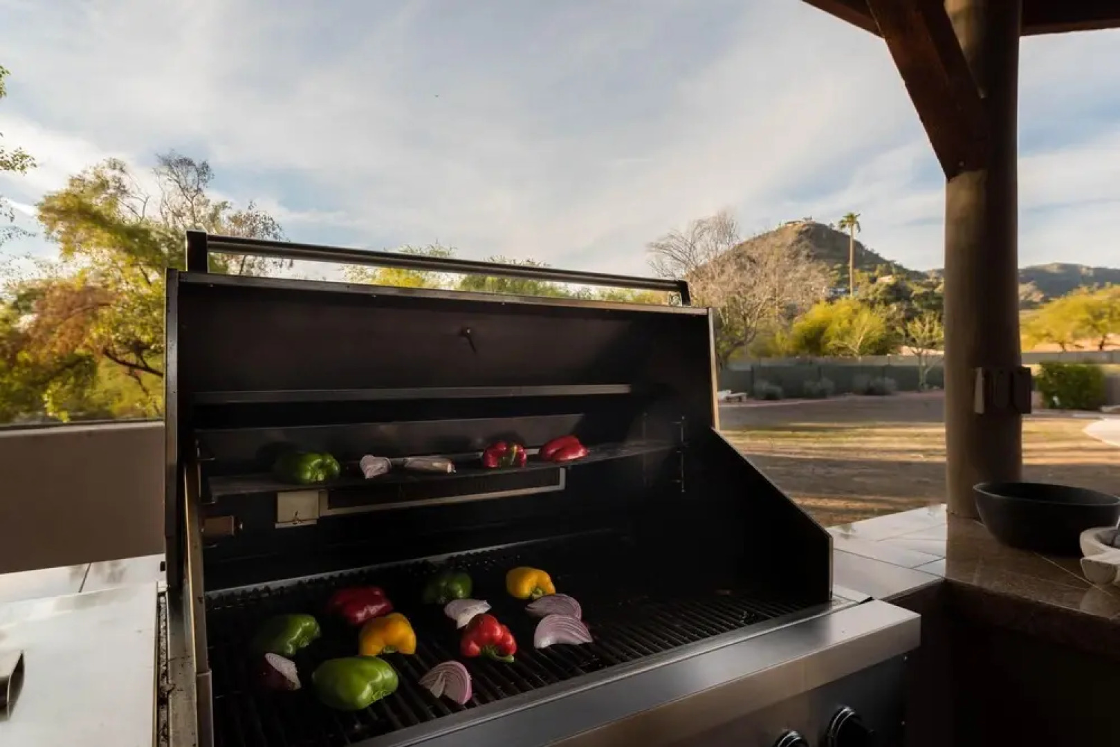 Caspian - Spacious Desert Oasis w Pool, Table Tennis, & Fire Pit