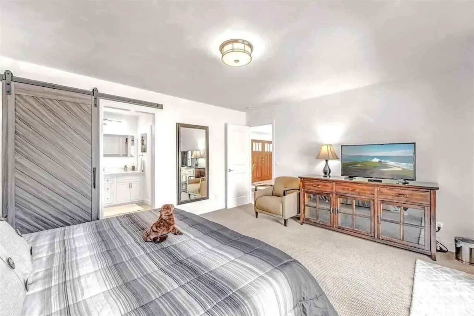 Pebble Beach Barking Seals - 5min Walk to the Beach!