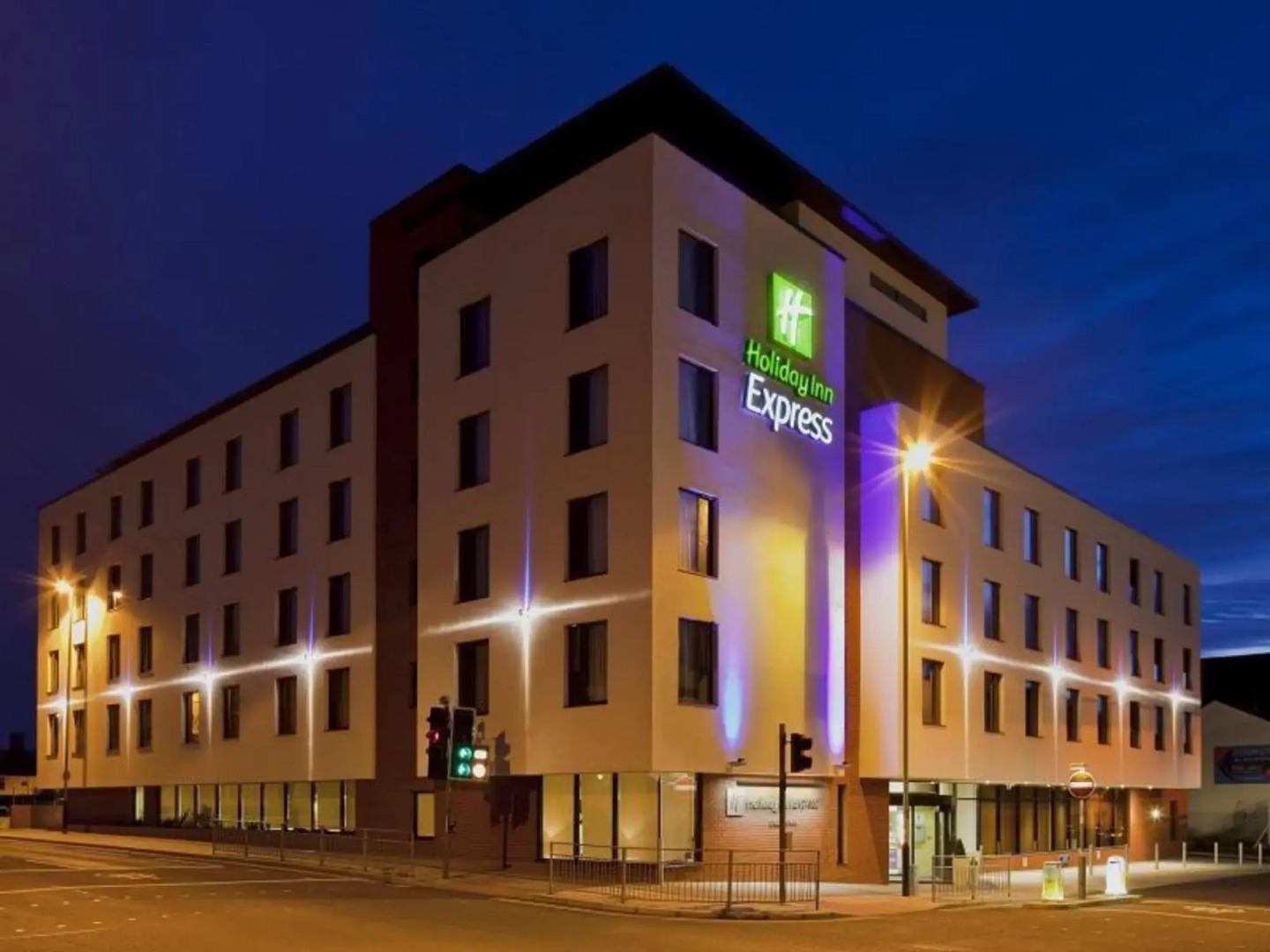 Holiday Inn Express Cheltenham by IHG