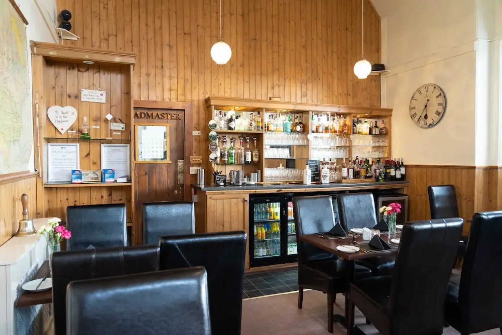 Old School Restaurant & Rooms