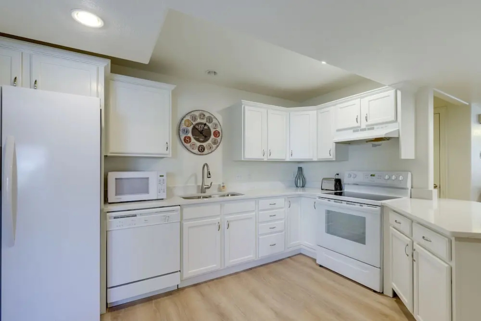 Orem Vacation Rental w/ Shared Yard & Hot Tub