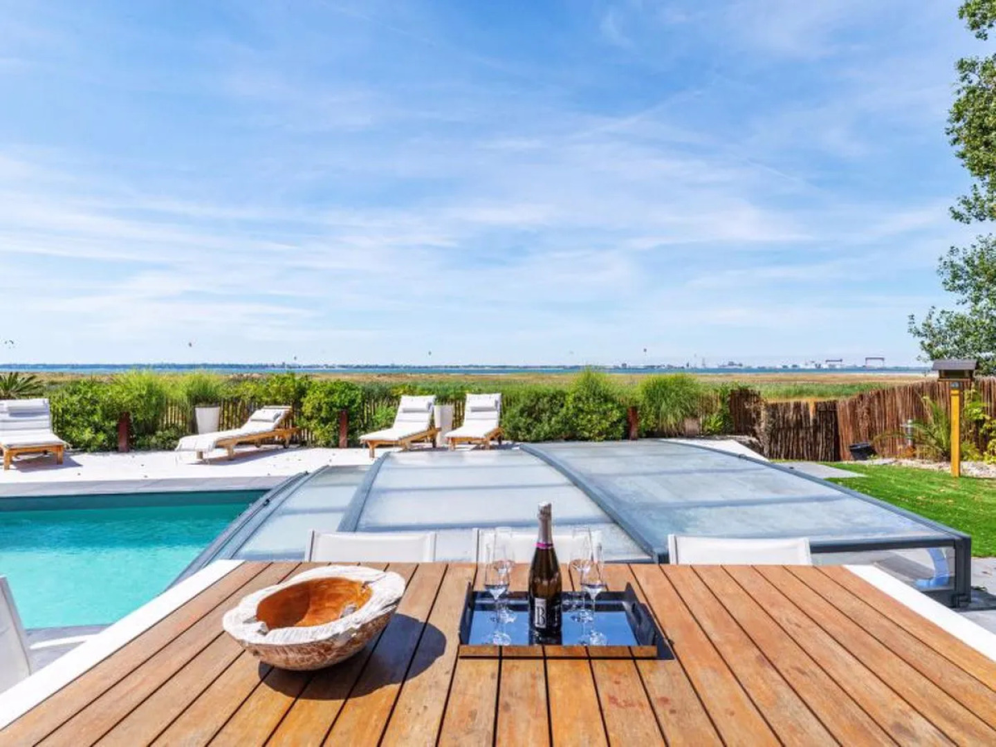 Indigo-Piscine chauffee jusquau 30/10