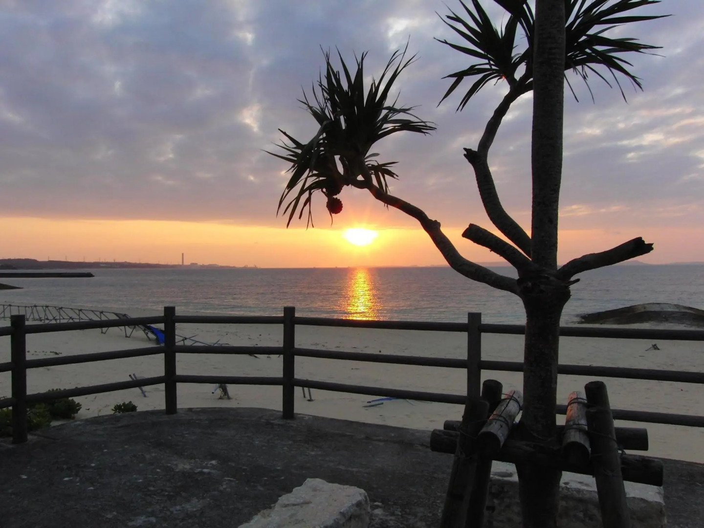 Kariyushi Condominium Resort Kin Yaka Seaside