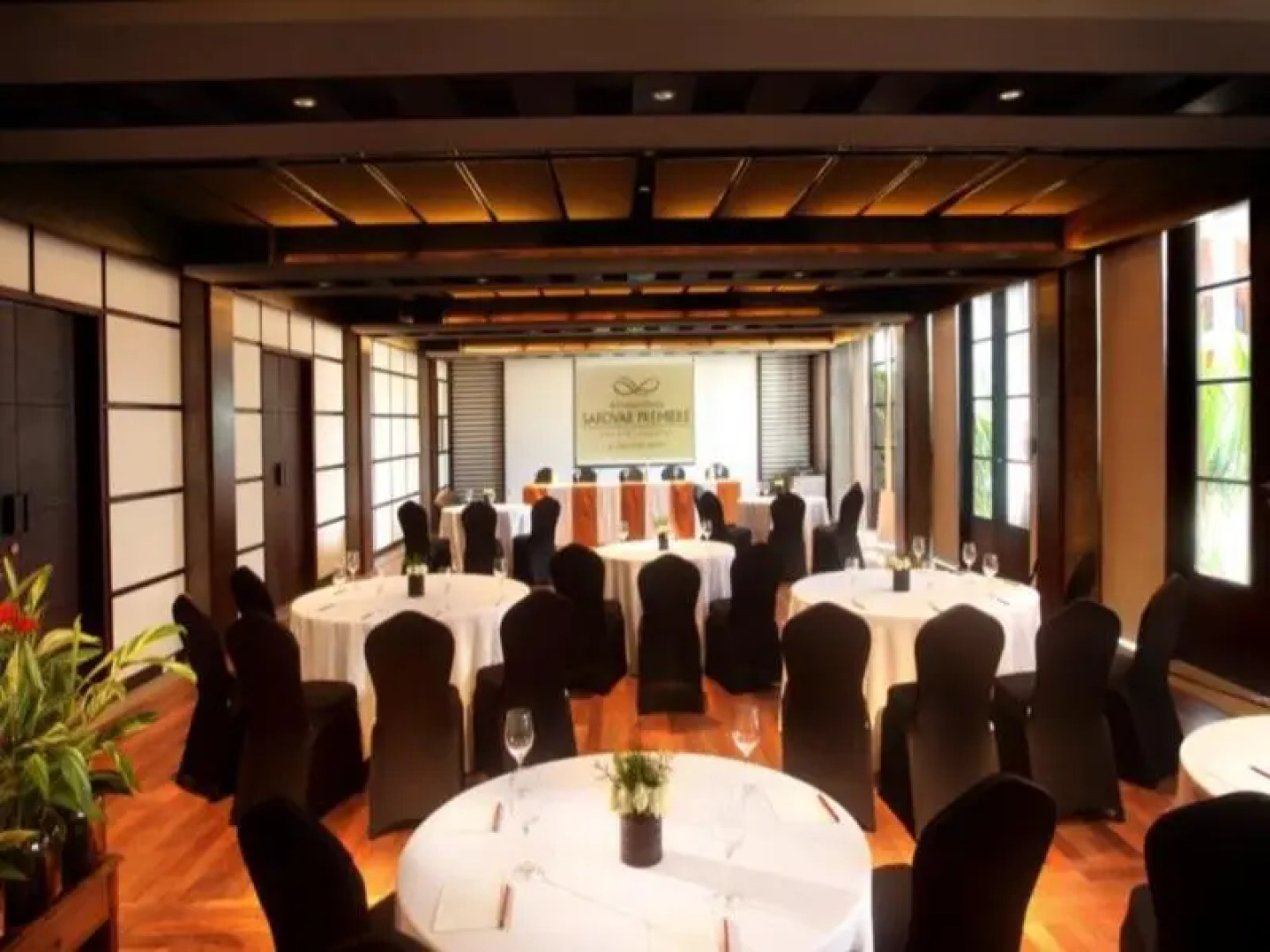 Hotel Vasundhara Sarovar Premiere - Vayalar