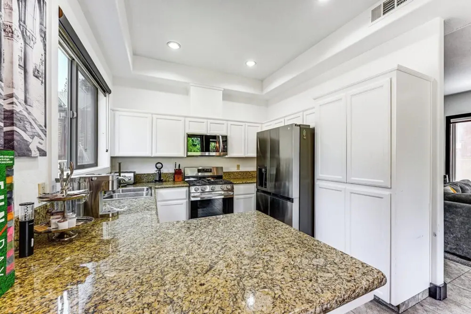 3 Mi to Shaver Lake: Family Home w/ Deck!