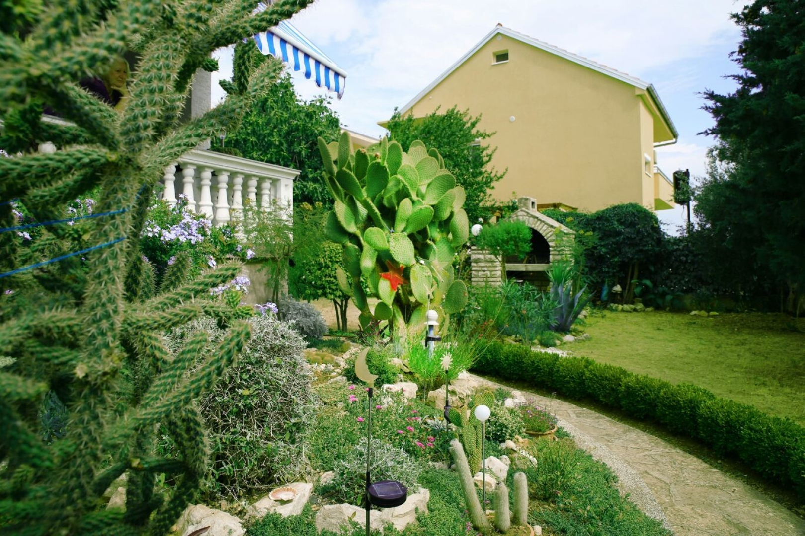 Apartment Miba - close to the sea & parking: A1 Tribunj, Riviera Sibenik