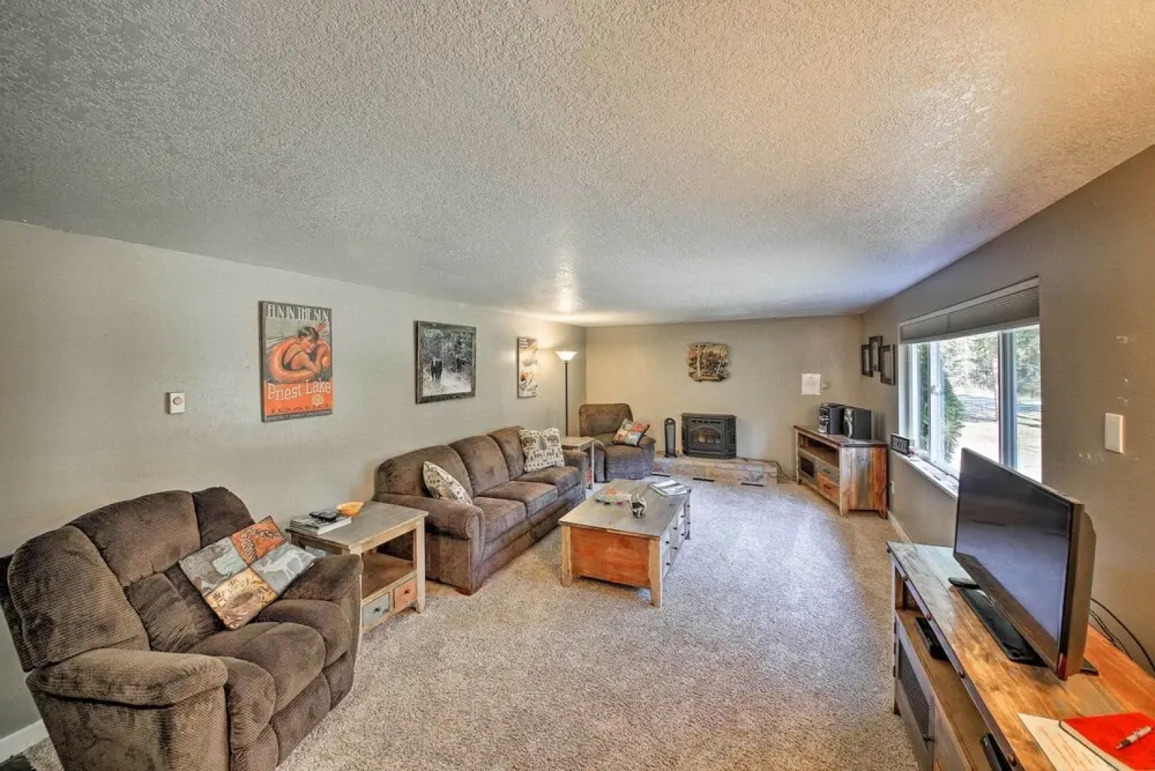 Quaint Priest Lake Cabin w/ Patio < 1 Mi to Lake!