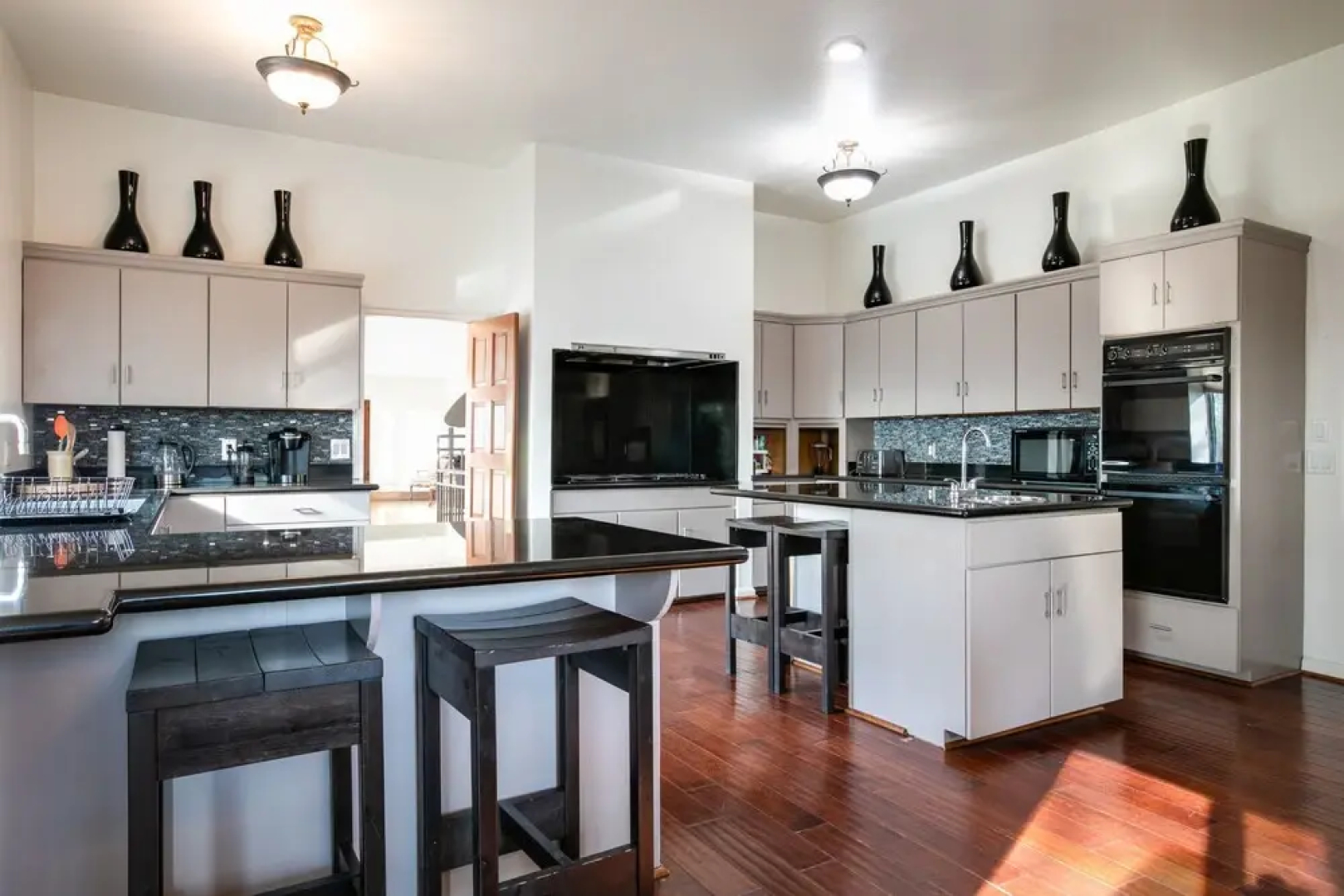 Sunny Pasadena Mansion, Sparkling Heated Pool & Projector Room!