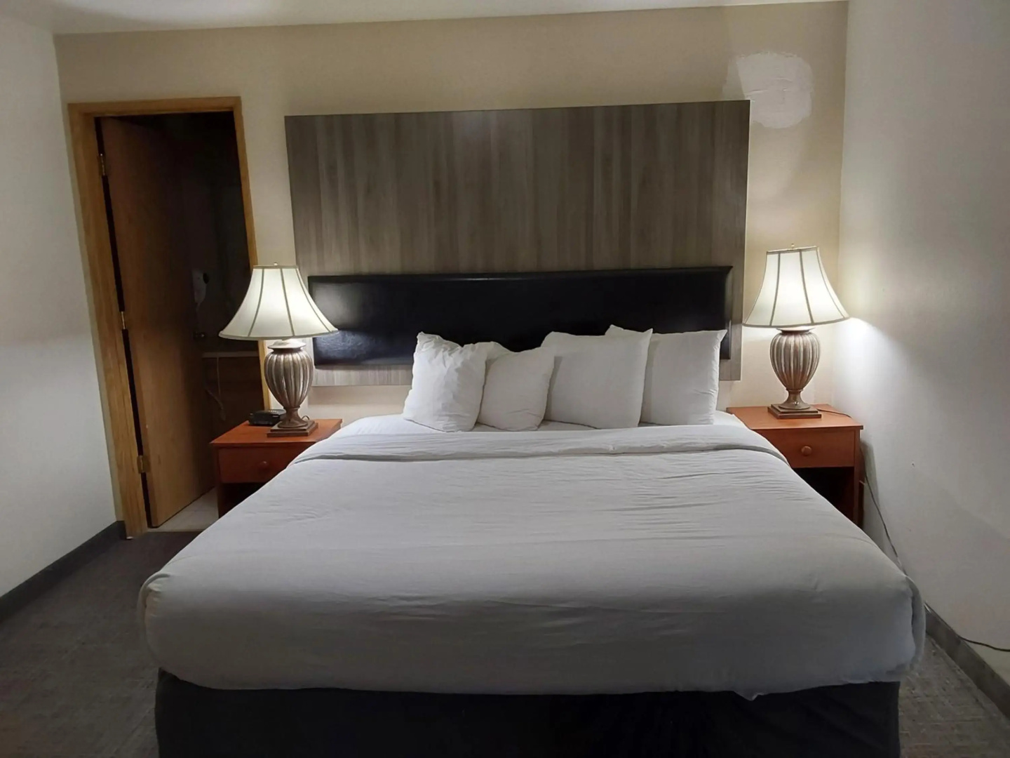 Lavissh Inn & Suites