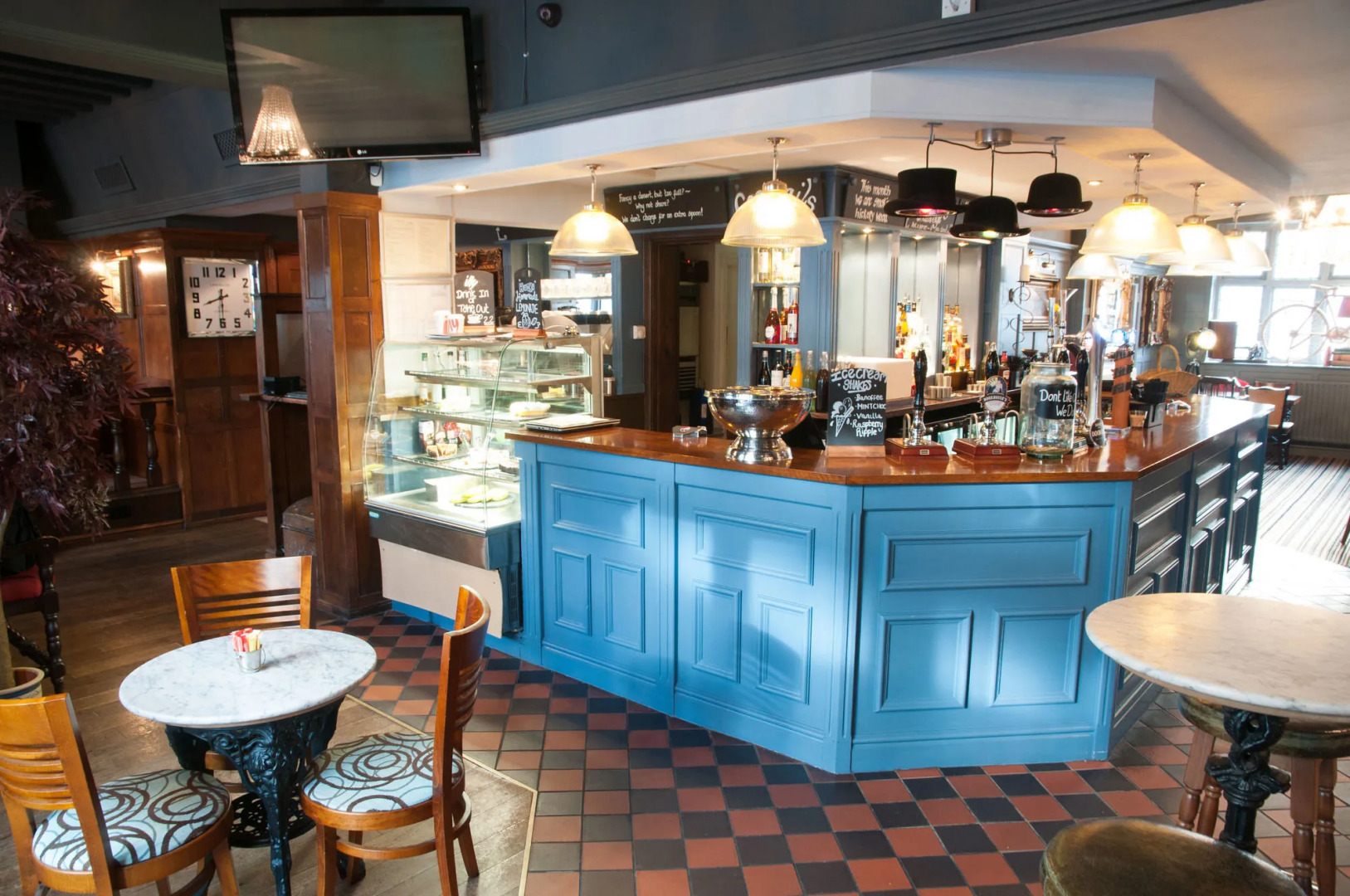 Huckleberrys Bar and Grill