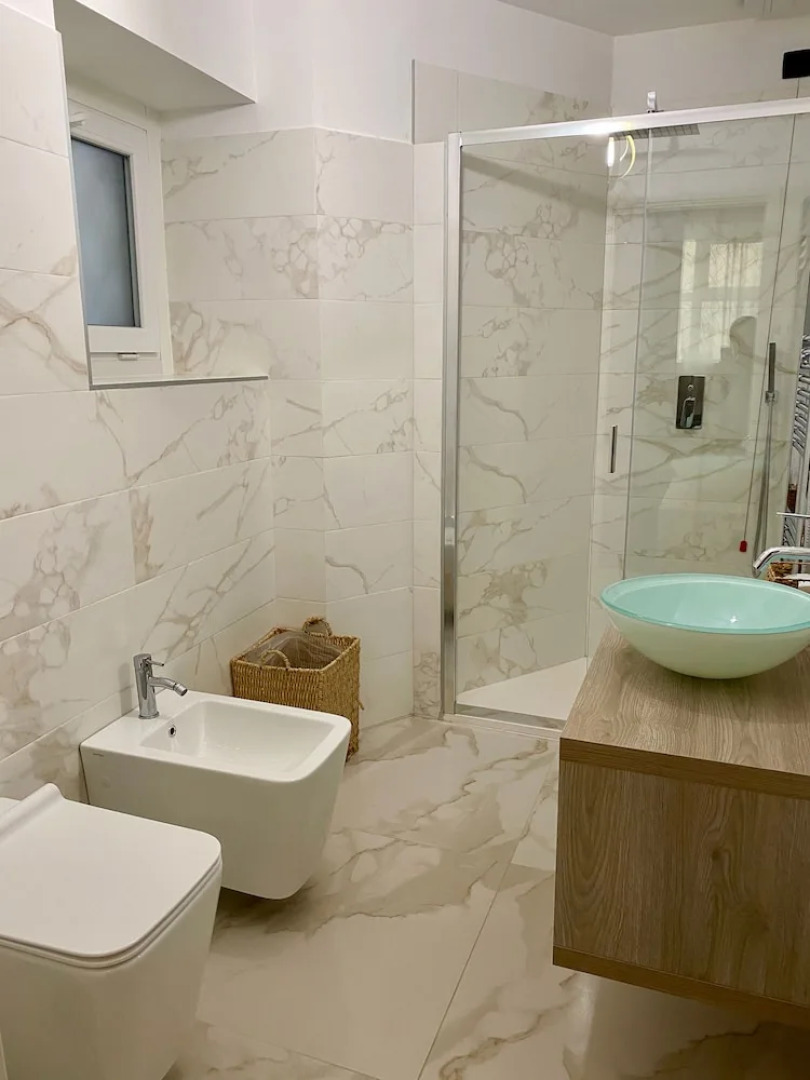 Gatto Bianco Le Mura