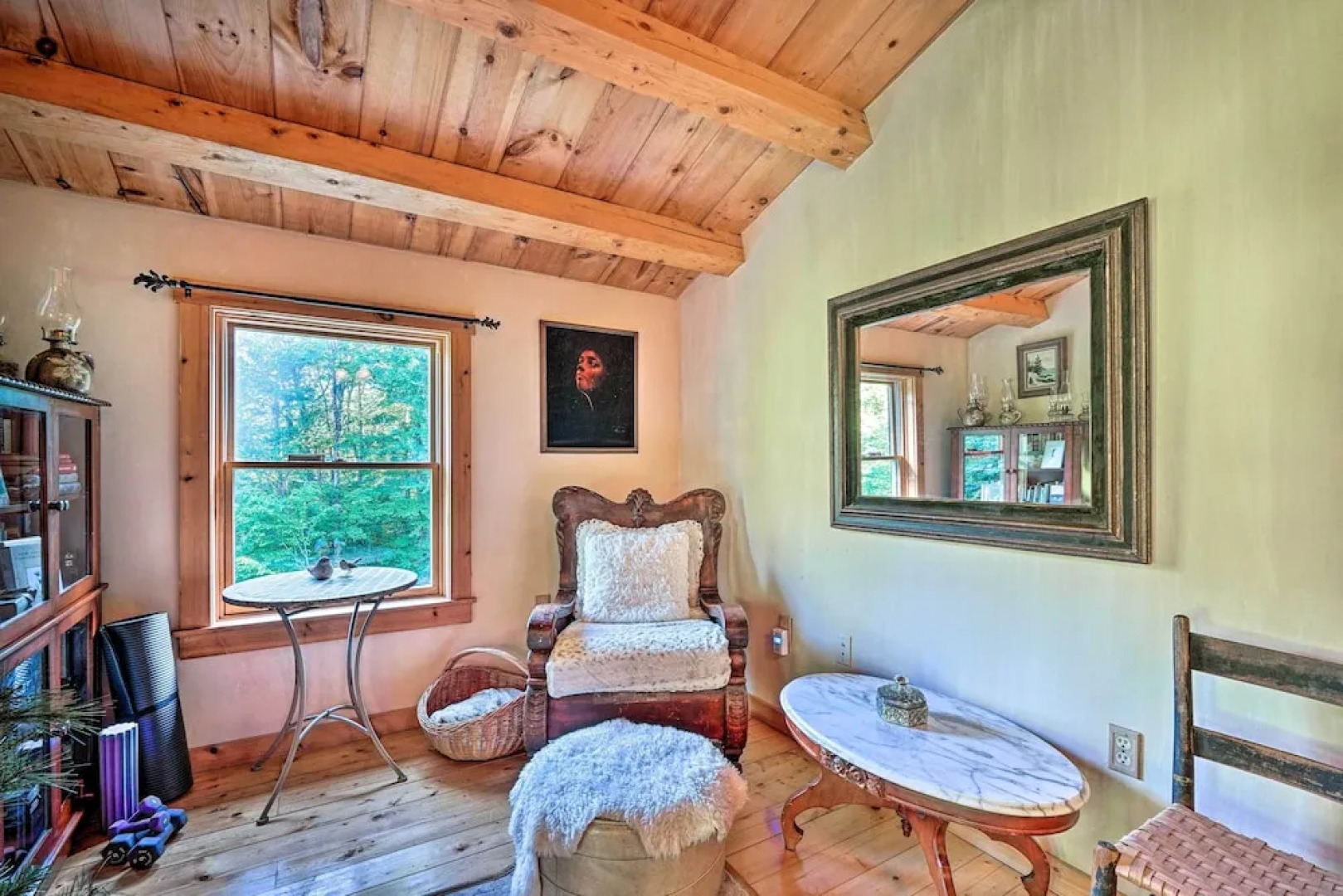 Game Room & Hot Tub: Pet-friendly Mount Snow Gem