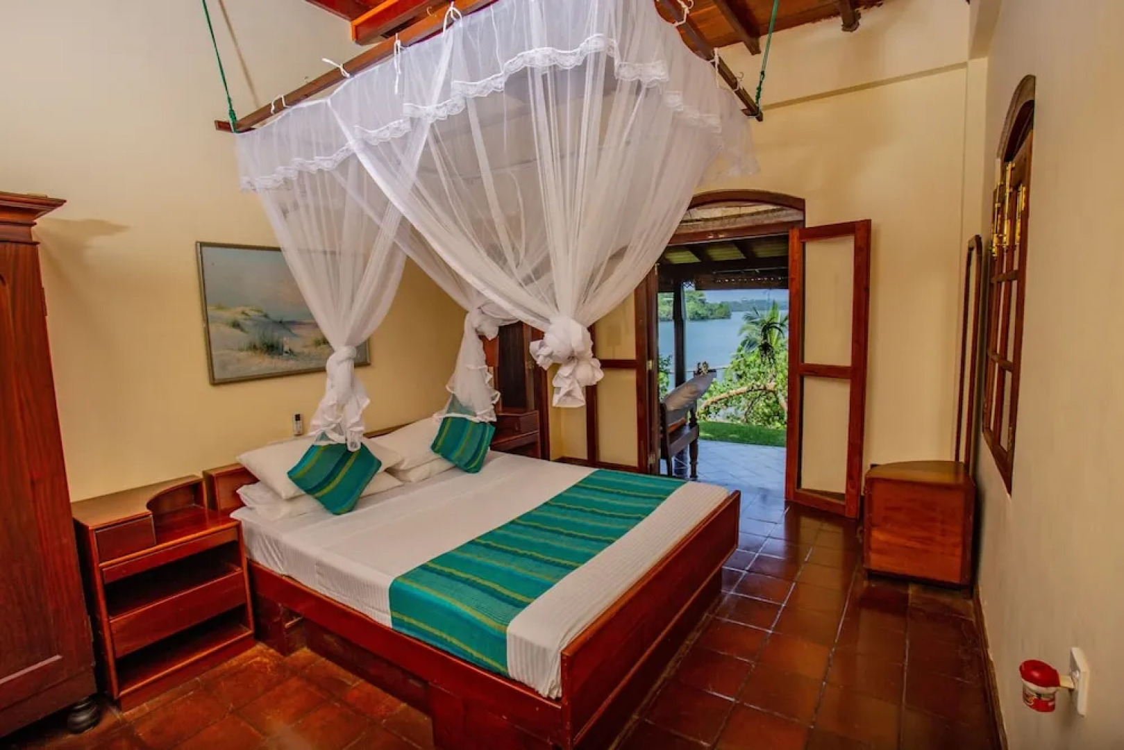 South Point Cottage - Whole Villa 3 Bedrooms (Sleeps 6)