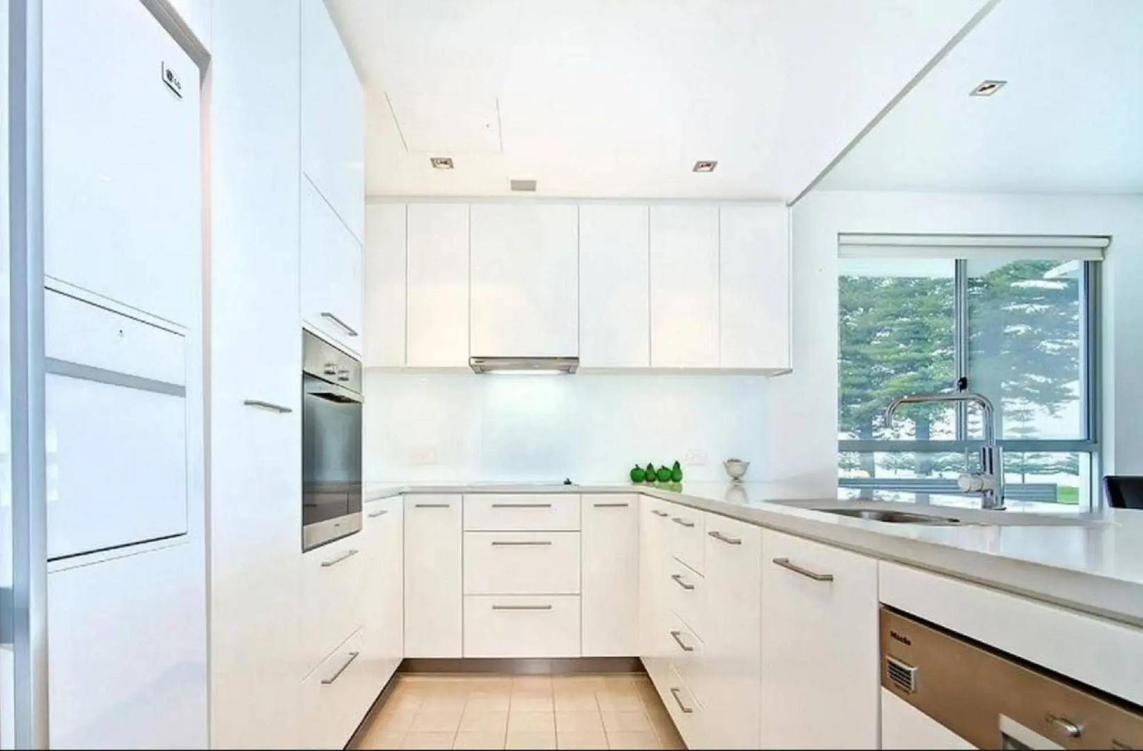 Breeze Beachfront Apartments