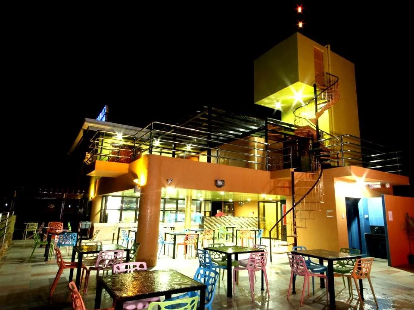 C & L Sea View Hotel