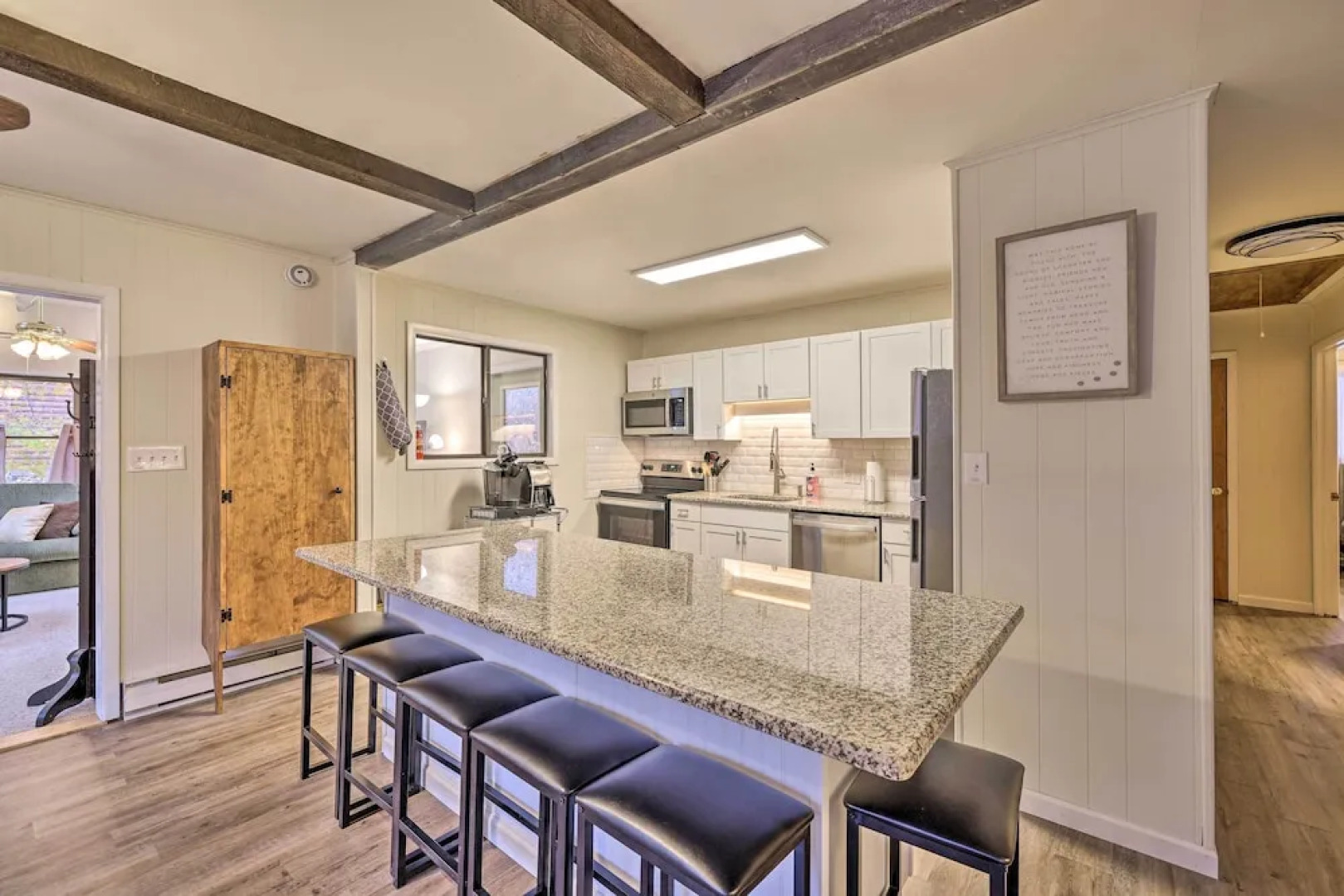 Cozy Poconos Ranch Home w/ Pool Access, Near Lake!