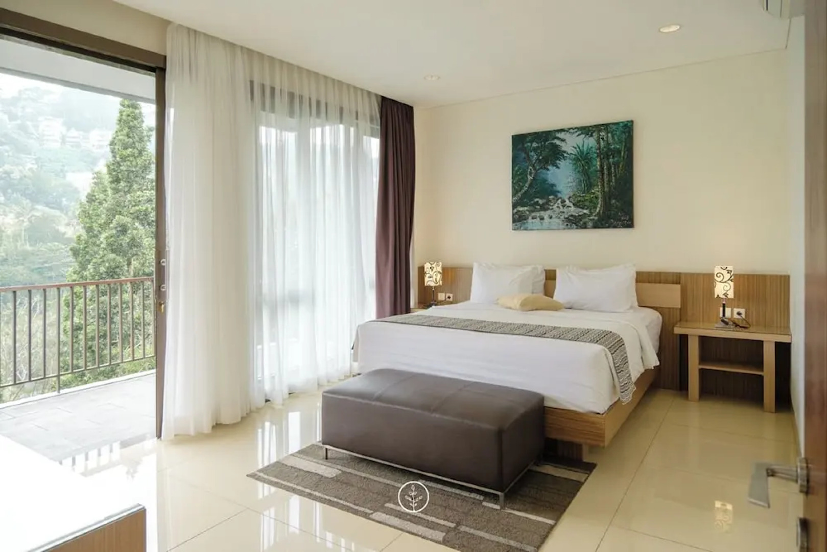 Tulip Hill View 6BR Villa with pool and movie room