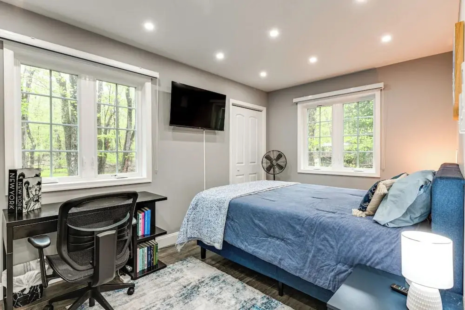 < 2 Mi to Big Bass Lake: Modern Mtn Chalet!