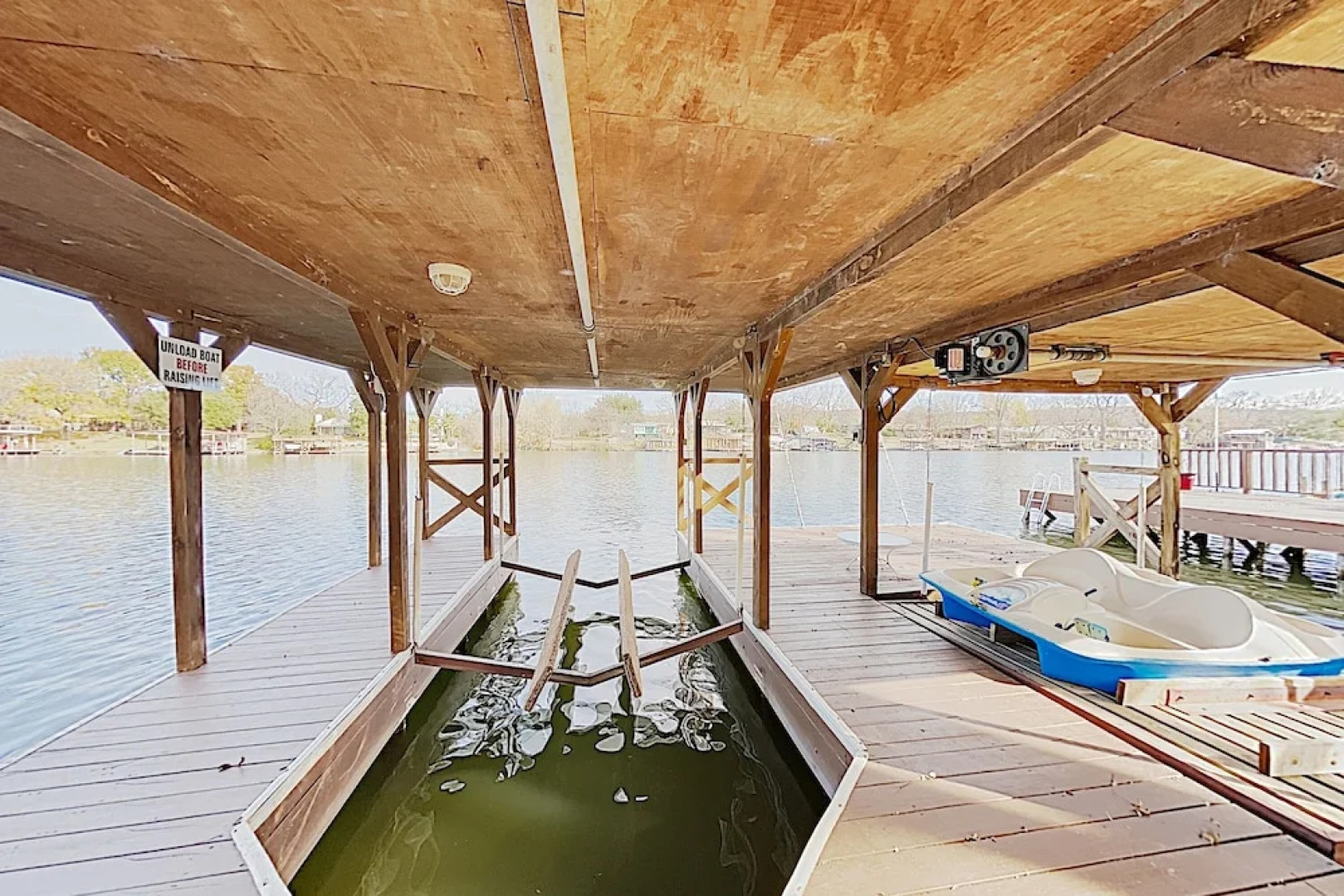 Lakefront Oasis W/ Private Dock & 23 Boat Slip 3 Bedroom Home