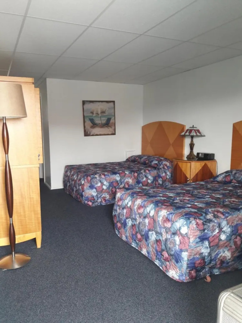 Suitcase Motel & Travel