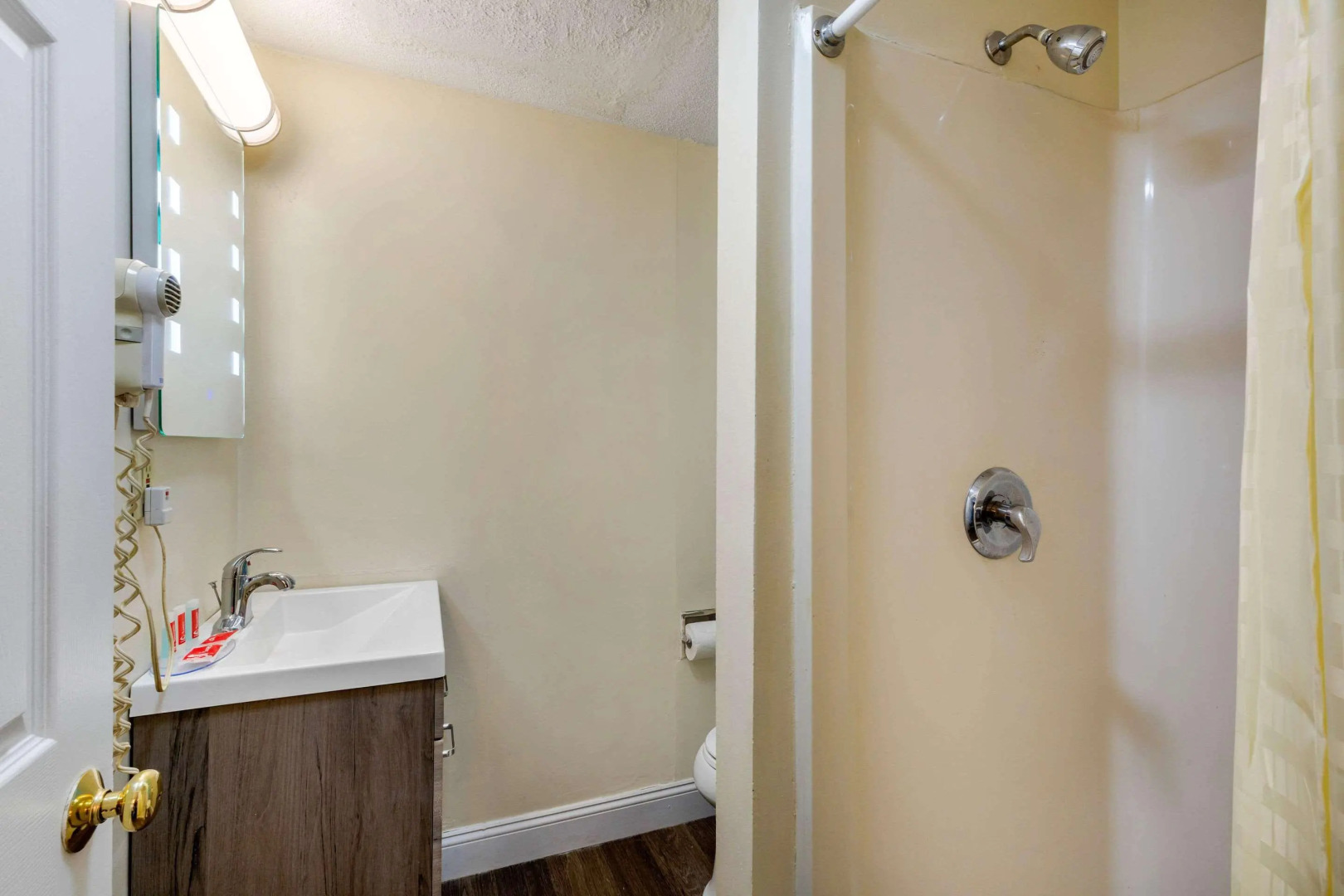 Econo Lodge by Choice - Cape Cod