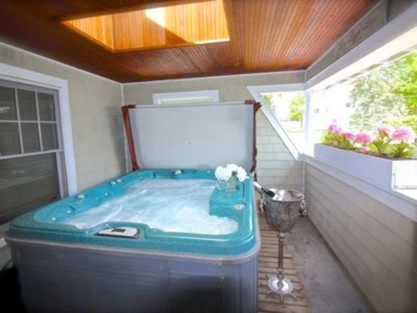 Elegant Acorn Cottage - Lodge In The Village Of Lake Placid