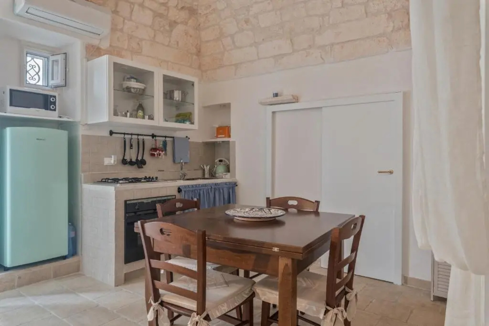 White House Flats & Studios