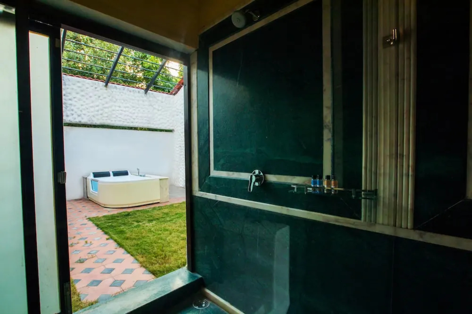 Tuli Veer Bagh Resort