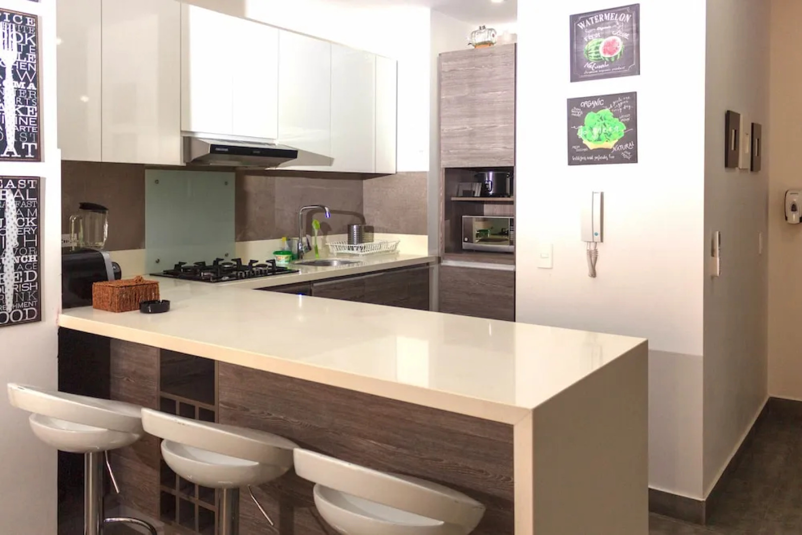 Moderno Edificio Sobre la Playa - Luxury